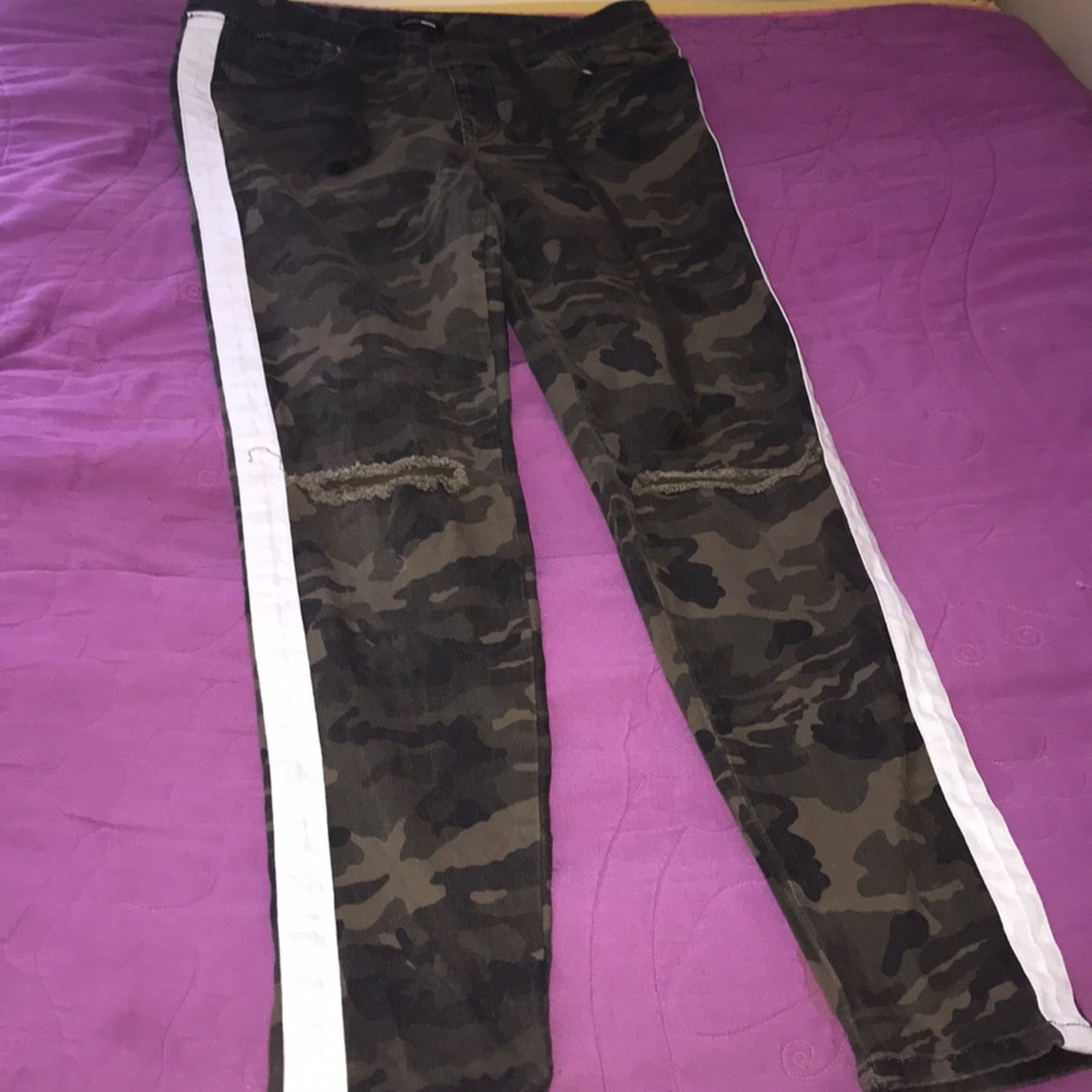 Joggers,camo pants ripped knees
